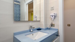 Baignoire, serviettes fournies