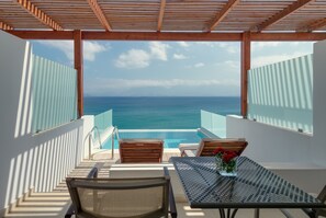 Frontal Deluxe Room with Sea View and Private Pool | 객실에서 보이는 전망