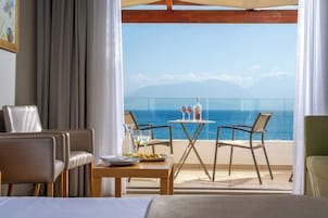 Frontal Deluxe Room with Sea View | Quartos à prova de som, Wi-Fi de cortesia, roupa de cama