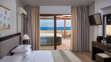 Suite with Sea View and Jacuzzi | Äänieristys, ilmainen Wi-Fi, vuodevaatteet