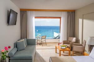 Soundproofing, free WiFi, bed sheets