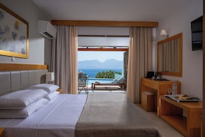 Suite Two Bedroom with Sea View and Private Pool | Sistema de insonorización, wifi gratis, ropa de cama