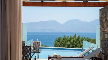 Suite Two Bedroom with Sea View and Private Pool | Vista desde la habitación