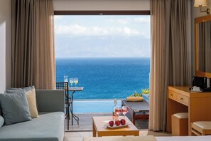Superior Room with Sea View and Private Pool | 1 bedroom, soundproofing, free WiFi, bed sheets