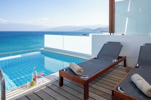 Frontal Deluxe Room with Sea View and Private Pool | 전용 수영장