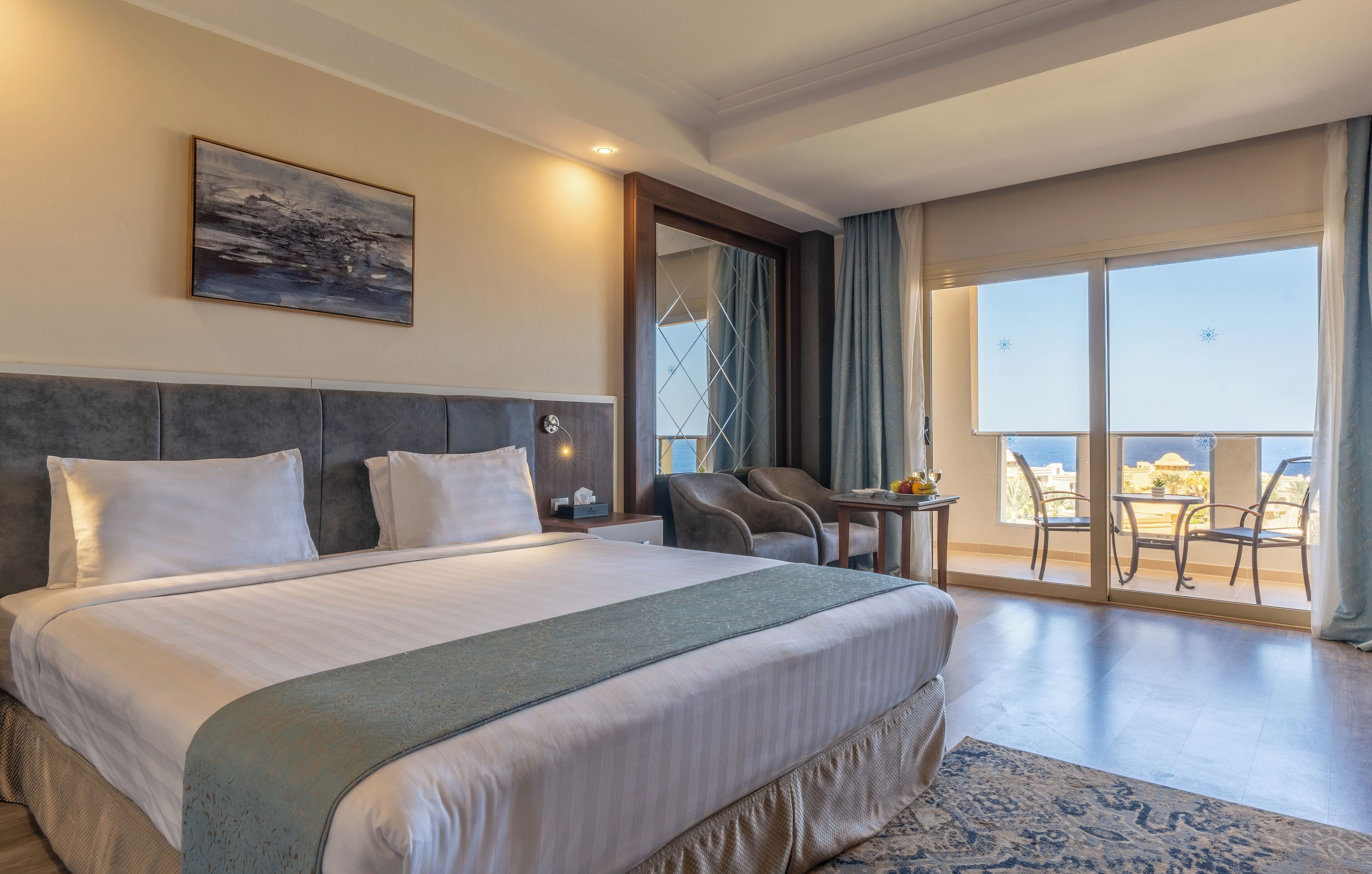 Sábanas de algodón egipcio, ropa de cama de alta calidad y minibar 