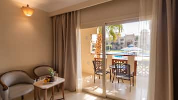 Family Room, Garden View | Sábanas de algodón egipcio, ropa de cama de alta calidad y minibar