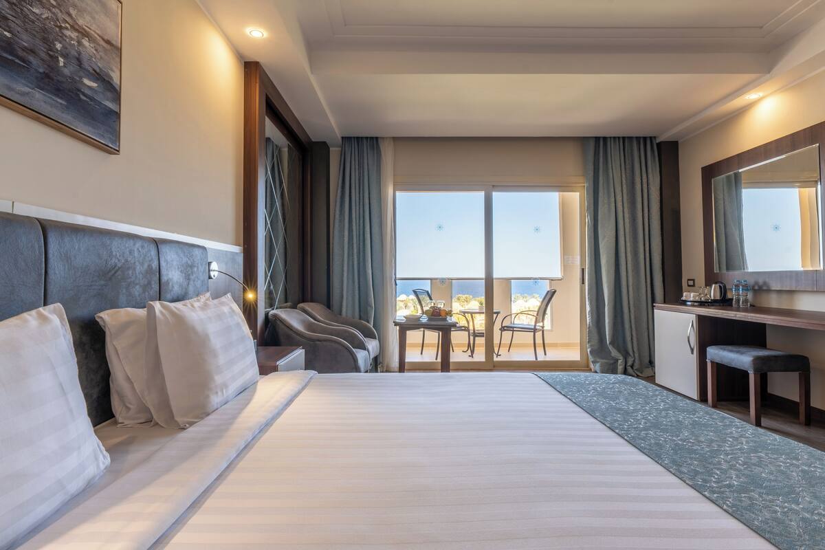 1 bedroom, egyptian cotton sheets, premium bedding, minibar