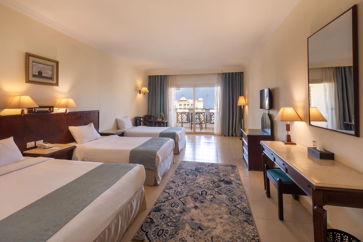 Egyptian cotton sheets, premium bedding, minibar, in-room safe