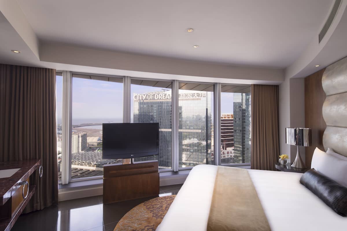 corner suite | minibar, in-room safe, desk, rollaway beds