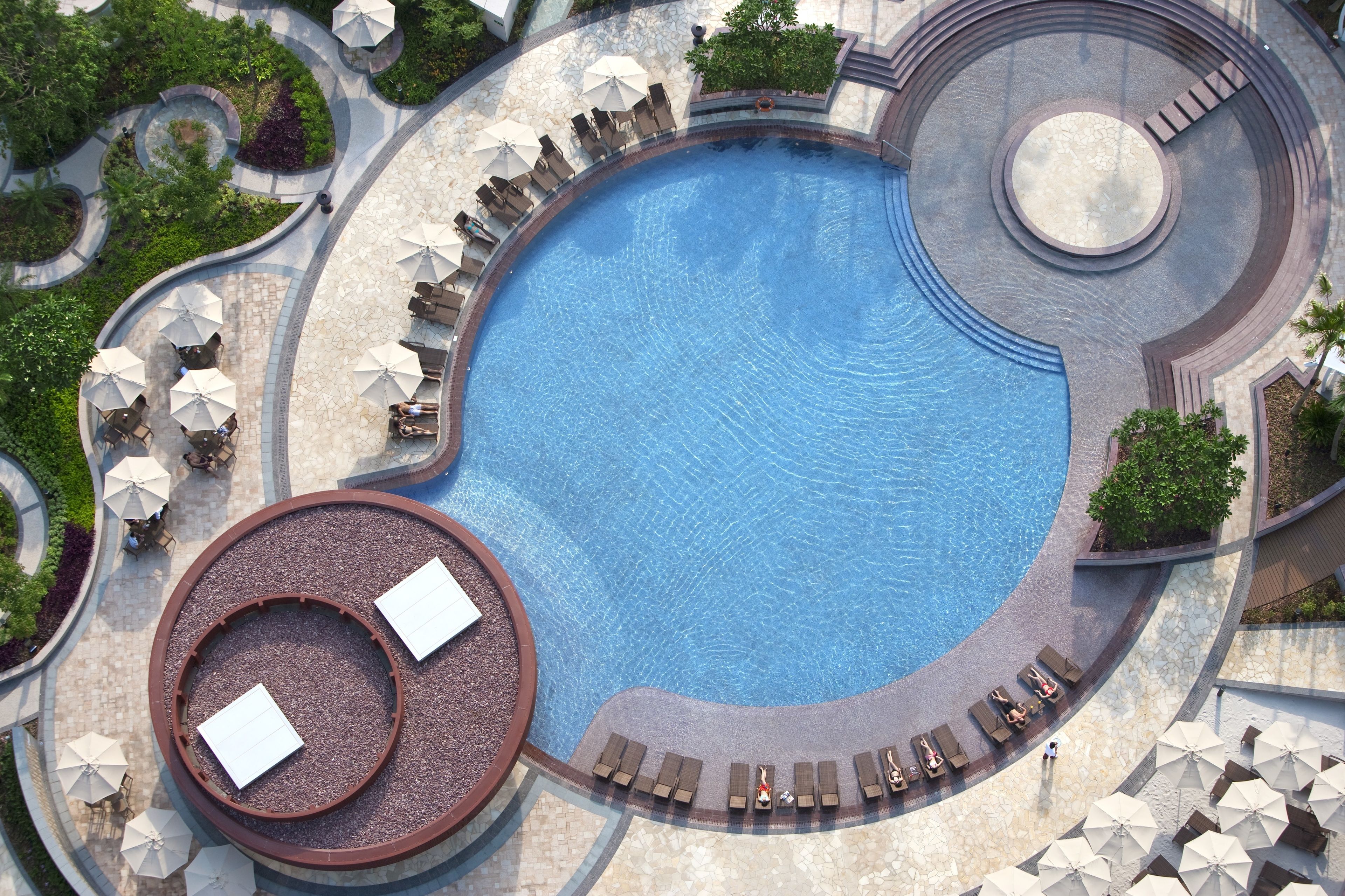 outdoor pool, free pool cabanas, pool umbrellas