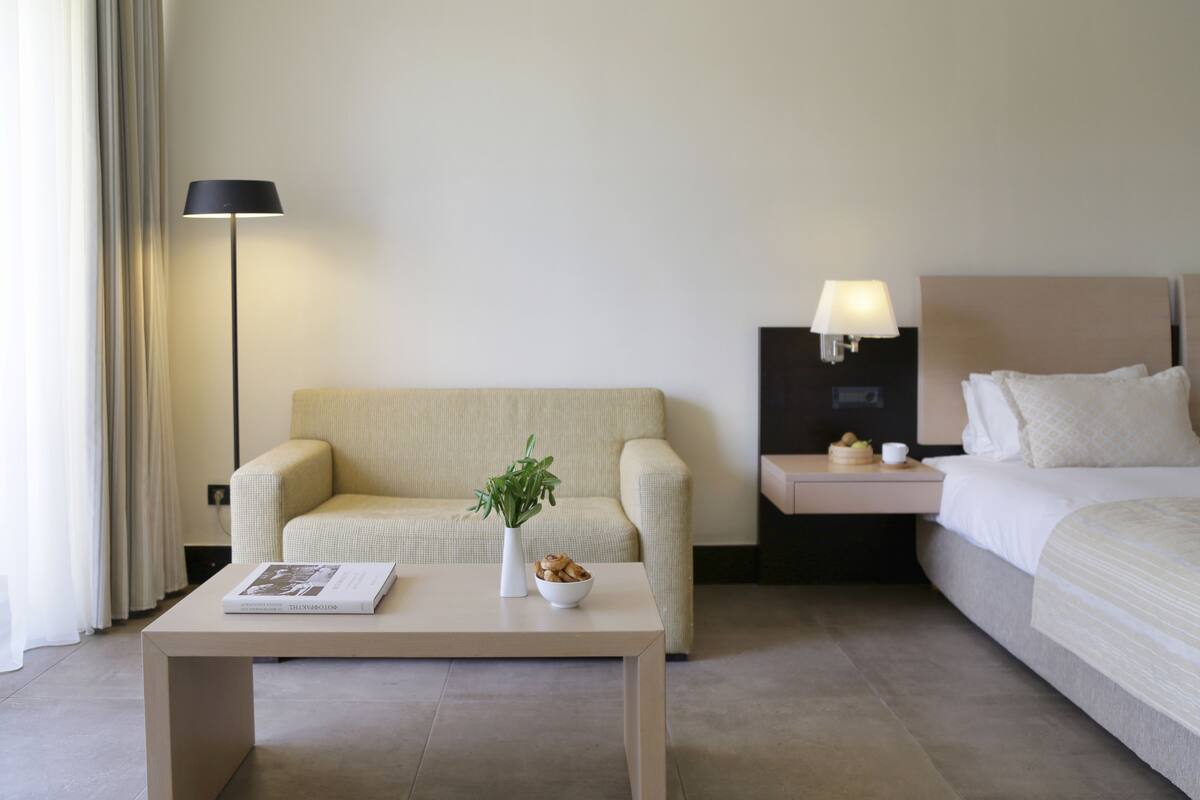 Premium bedding, down duvets, minibar, in-room safe