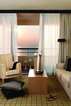 Suite, 3 Bedrooms, Sea View | Premium bedding, down duvets, minibar, in-room safe