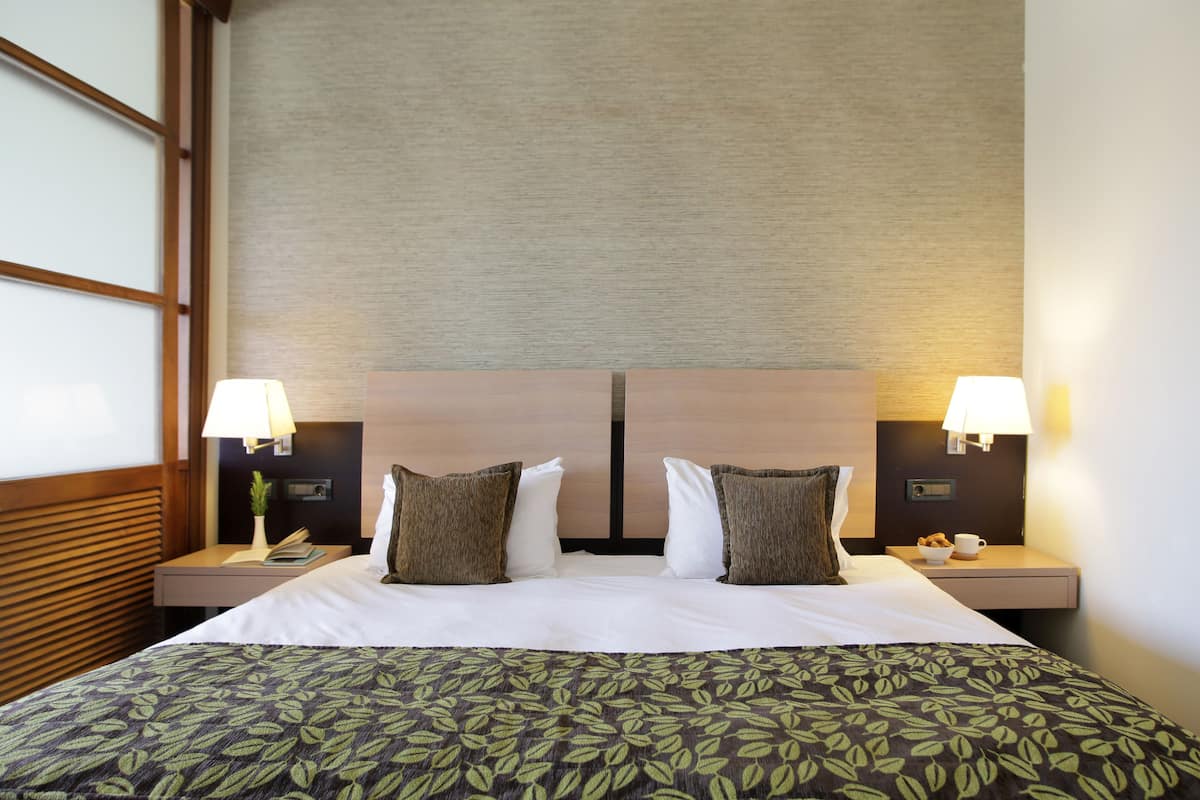 Ropa de cama de alta calidad, edredón y minibar