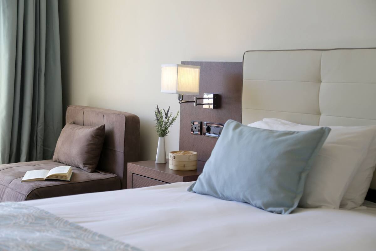 Premium bedding, down duvets, minibar, in-room safe