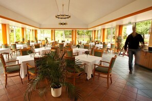 2 restaurants, breakfast, lunch, dinner served; Regional cuisine 