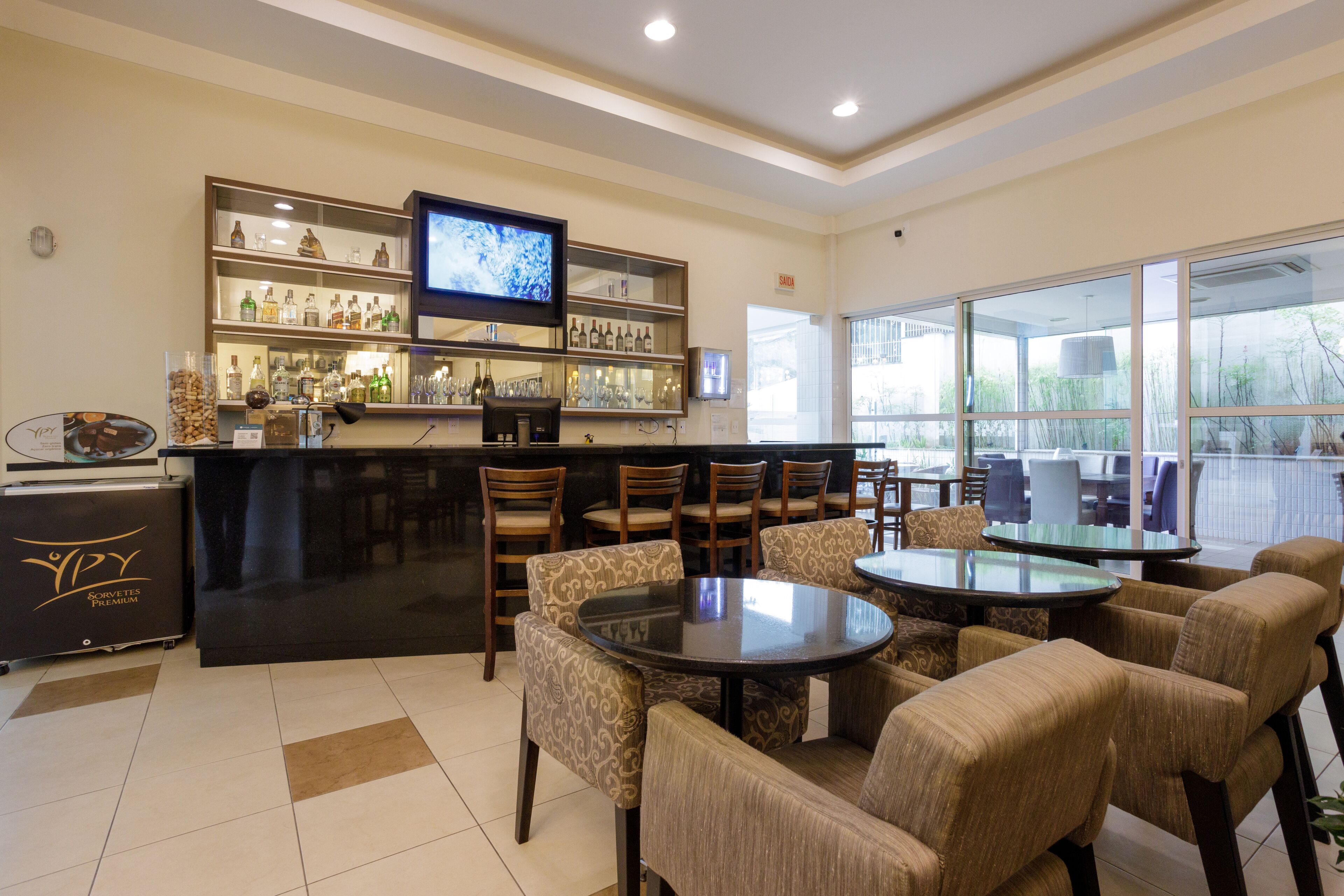 Breakfast, lunch and dinner served