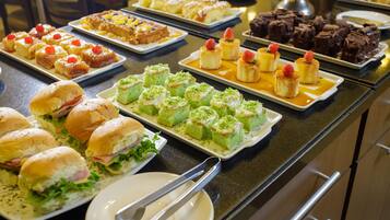 Esmorzar diari d'estil bufet (34 BRL per persona)