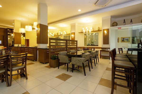 Café da manhã, almoço e jantar