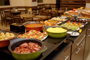 Daily buffet breakfast for a fee