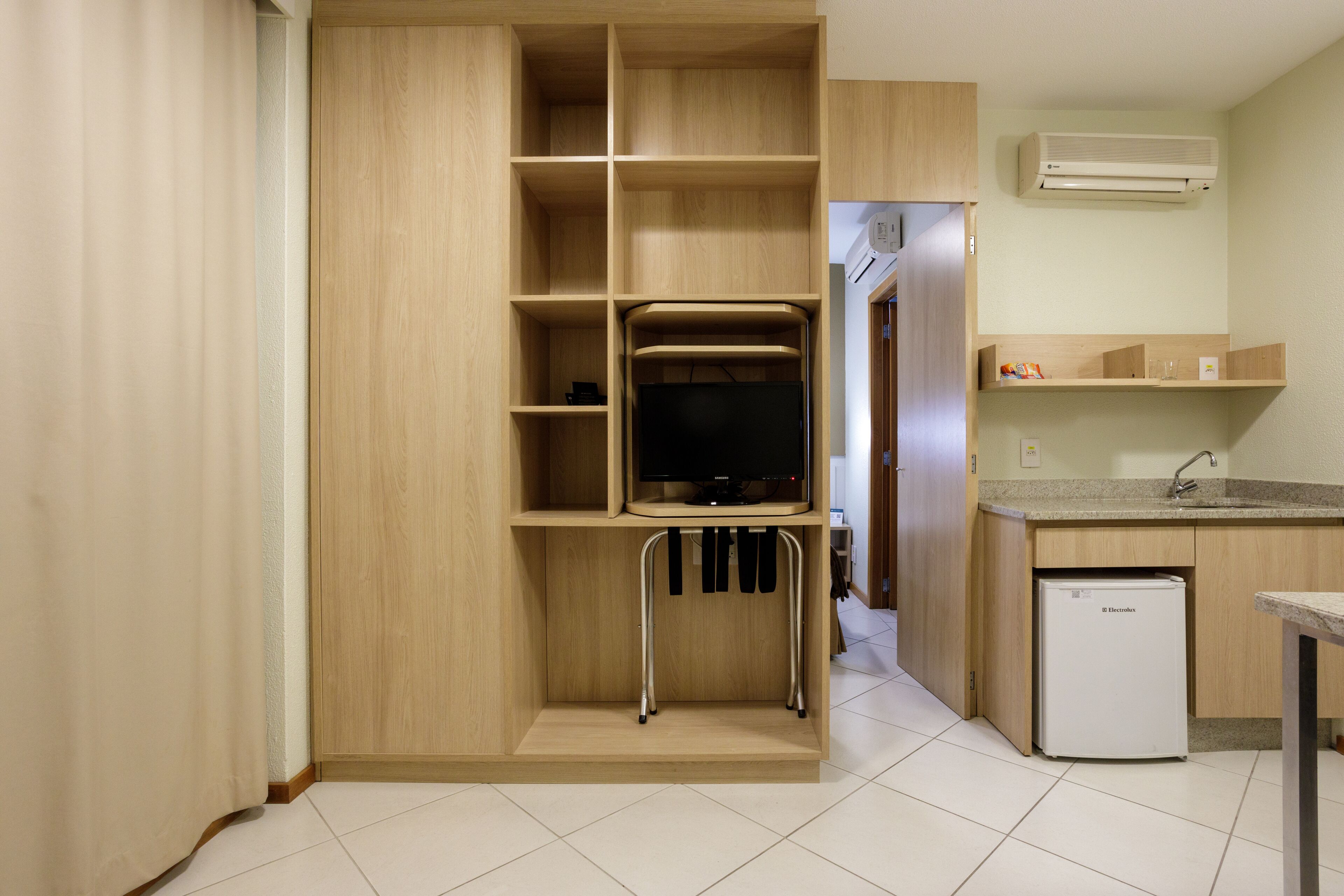 suite | living room | tv