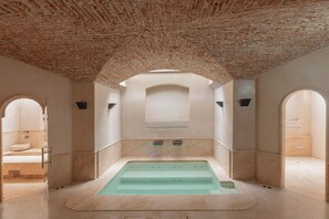 Couples treatment room(s), hot tub, steam room, Turkish bath/hammam