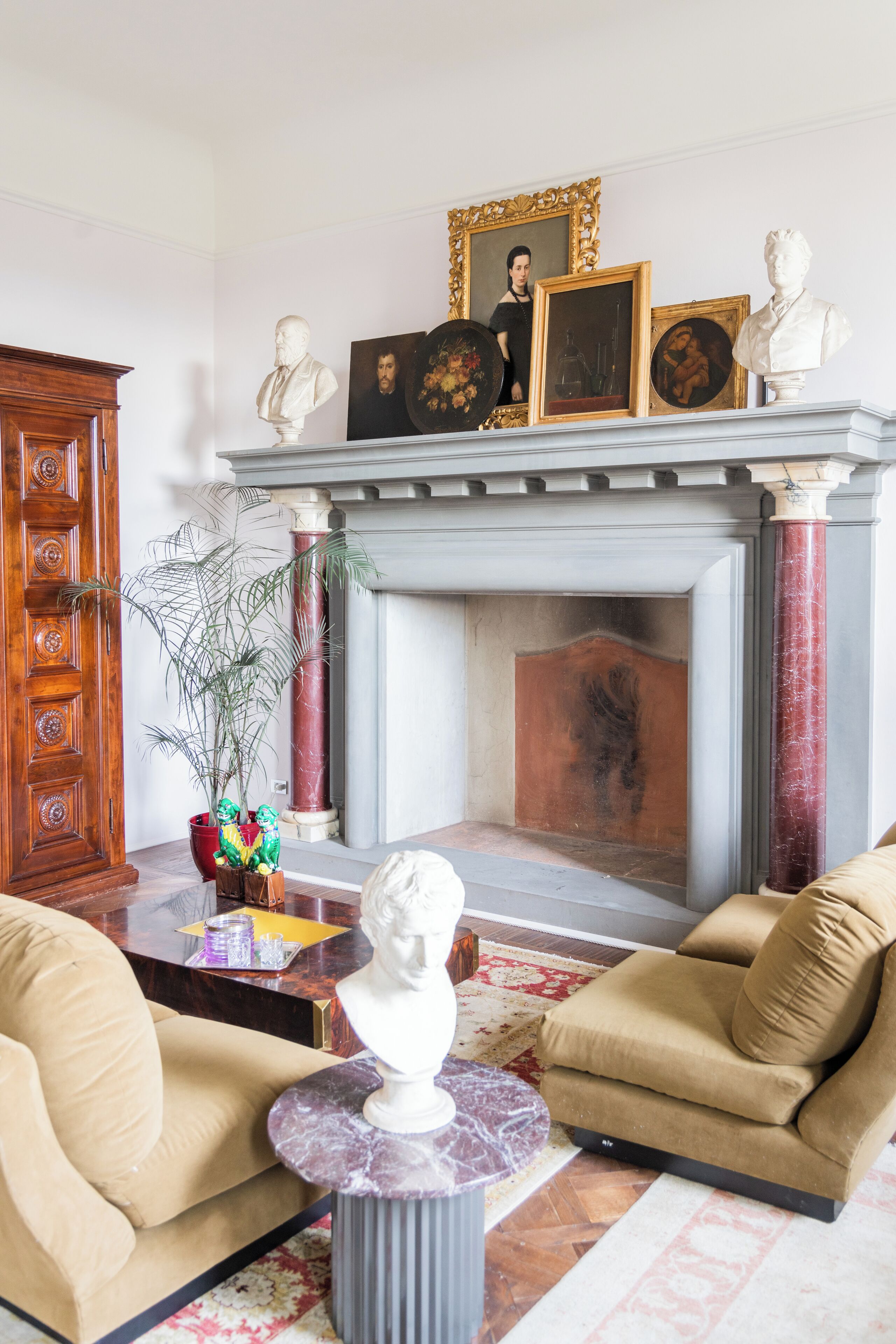 presidential suite (presidential) | living area | 32-inch flat-screen tv with satellite channels, tv, pay films