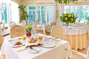 Free daily breakfast - Kronon Park Hotel (Grodna)