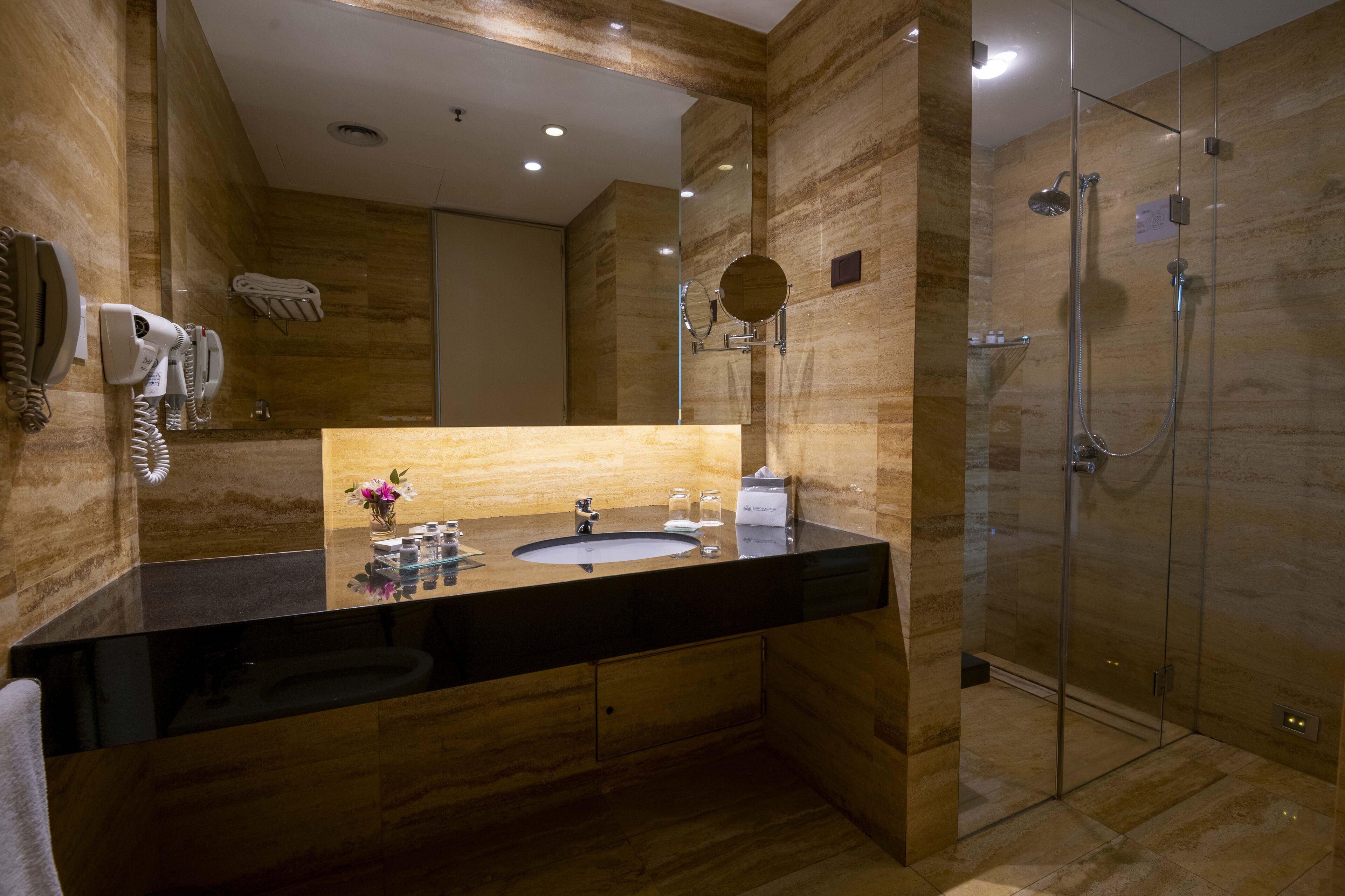 suite | bathroom | separate bathtub and shower, jetted bath, hydromassage showerhead