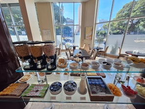 Daily buffet breakfast for a fee - Eurobuilding Hotel Boutique Buenos Aires (Buenos Aires)