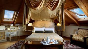 Minibar, in-room safe, soundproofing, free WiFi