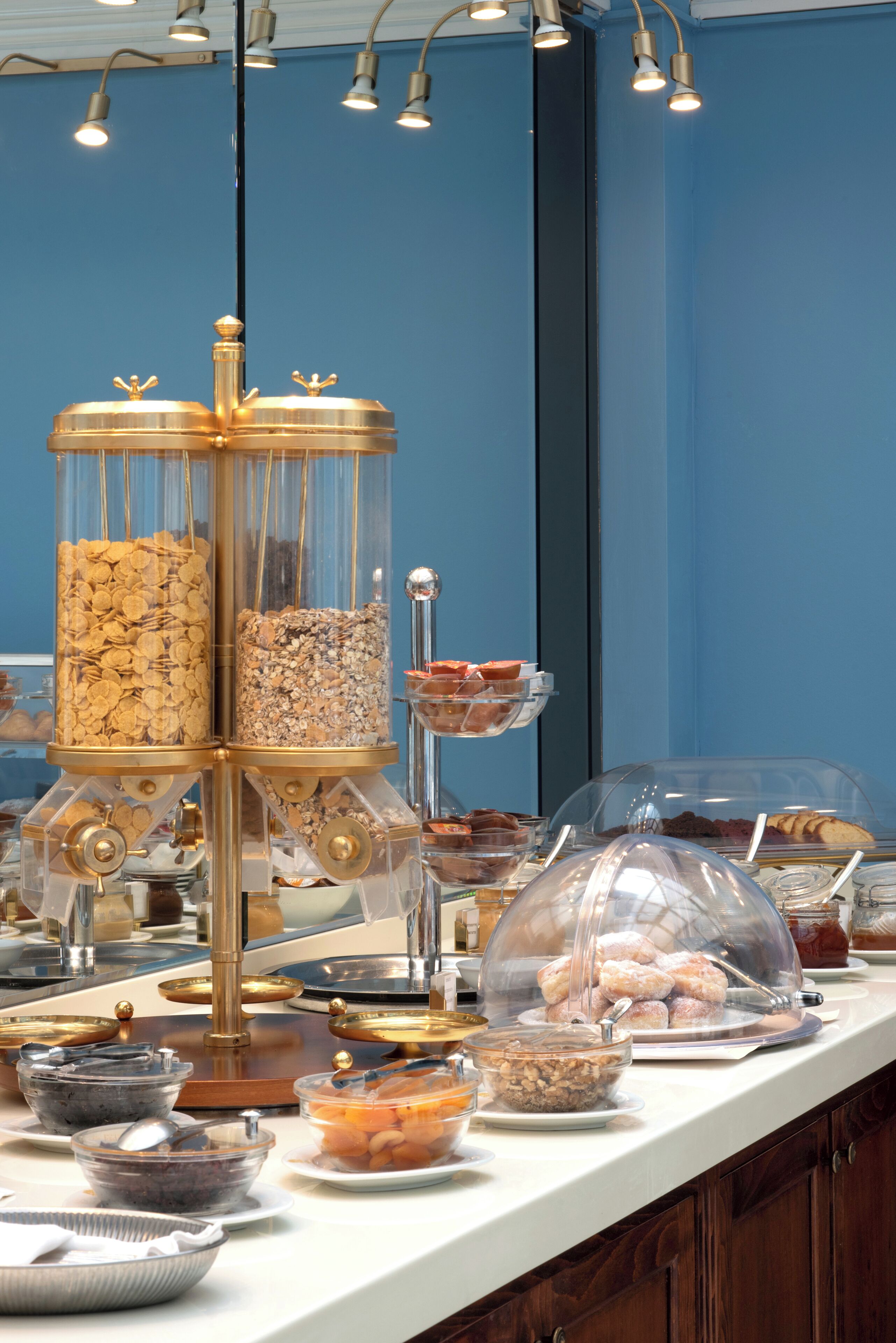 包含每日自助早餐