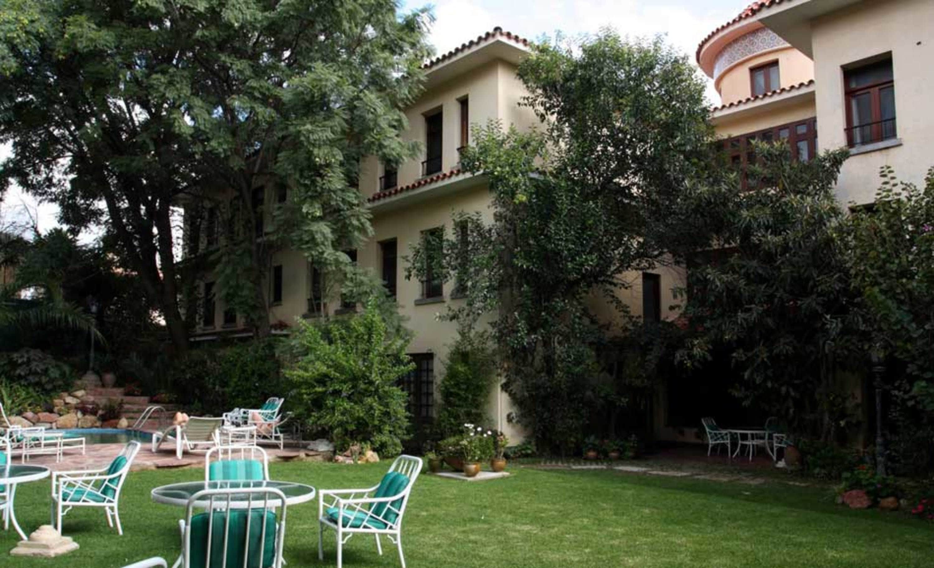 A courtyard with outdoor seating and a pool.