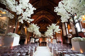 Indoor wedding - Peckforton Castle (Tarporley)