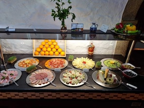 Daily buffet breakfast for a fee - Atlas Grand Hotel (Garmisch-Partenkirchen)