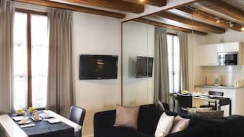 Family Room | Living area | Flat-screen TV