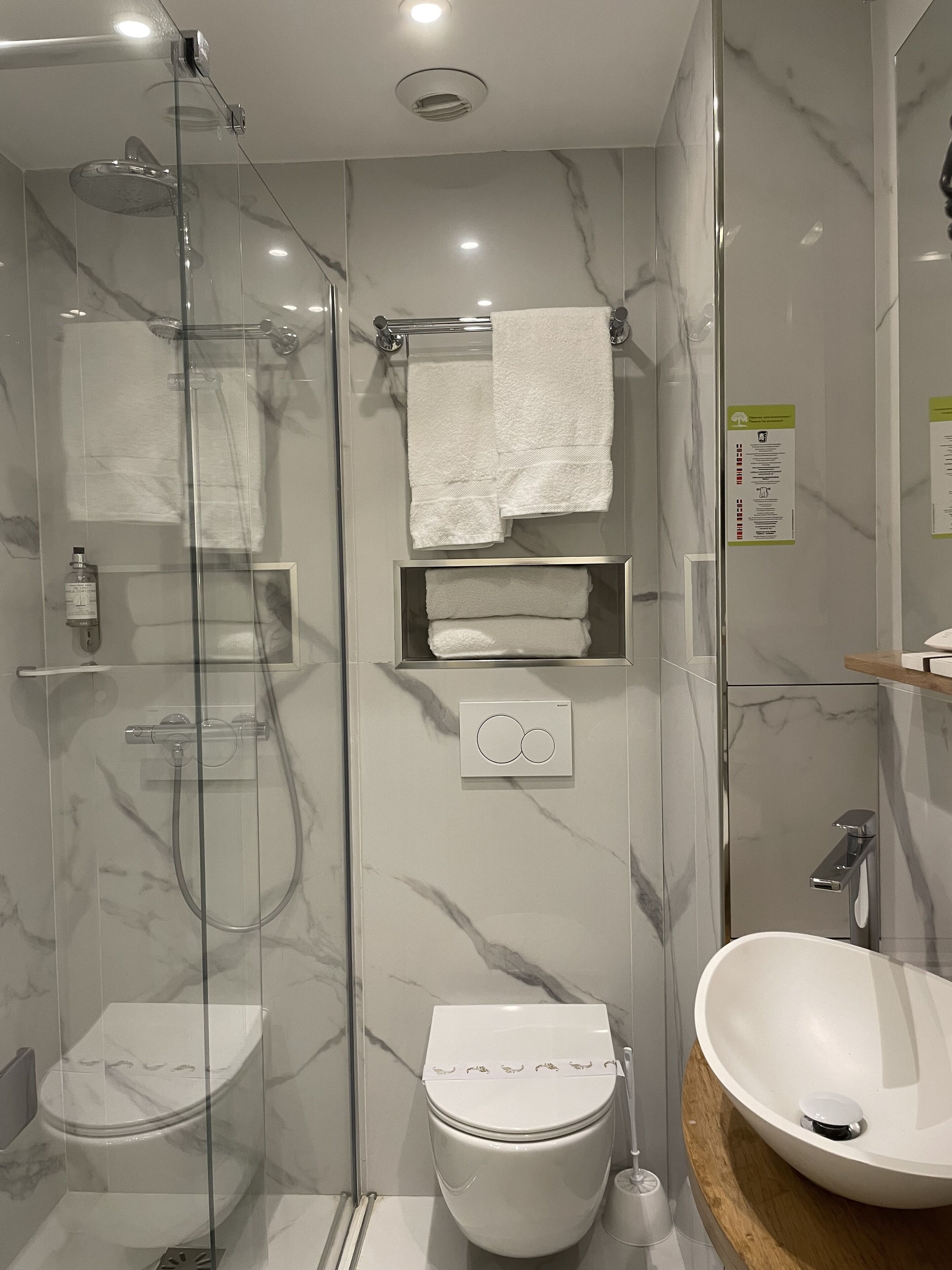 deluxe double or twin room | bathroom | free toiletries, hair dryer, towels, soap