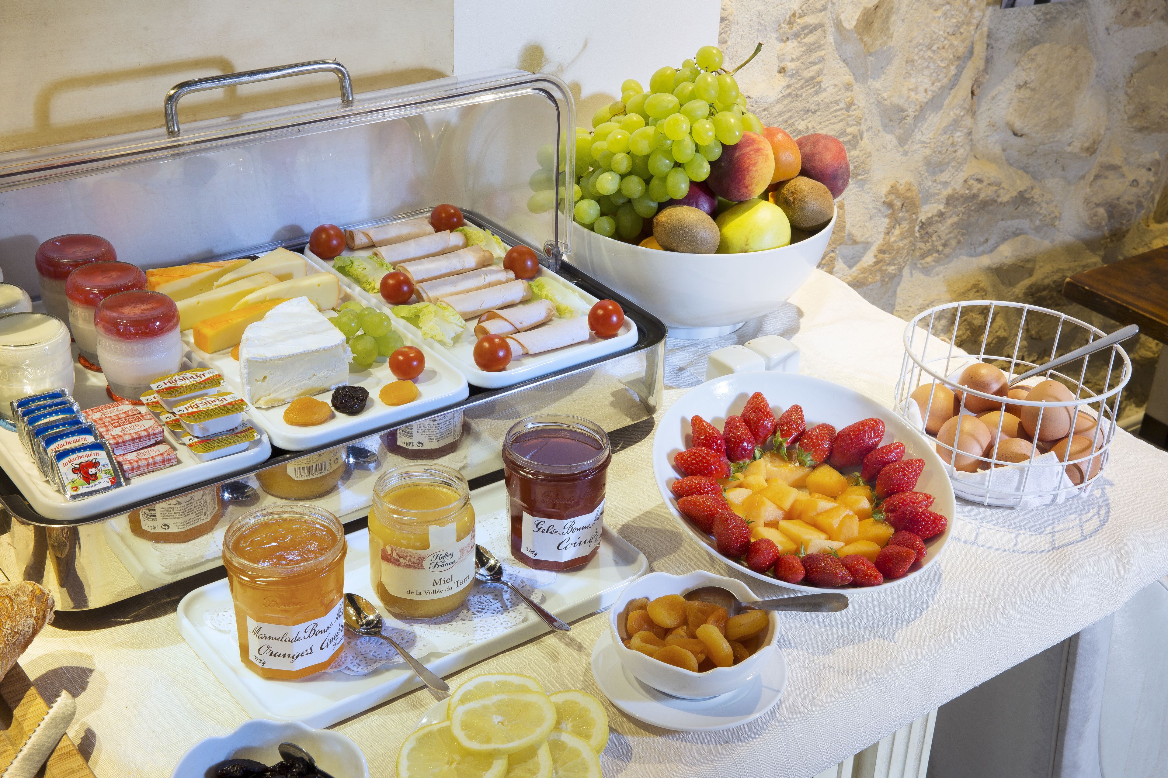 daily buffet breakfast (eur 17 per person)