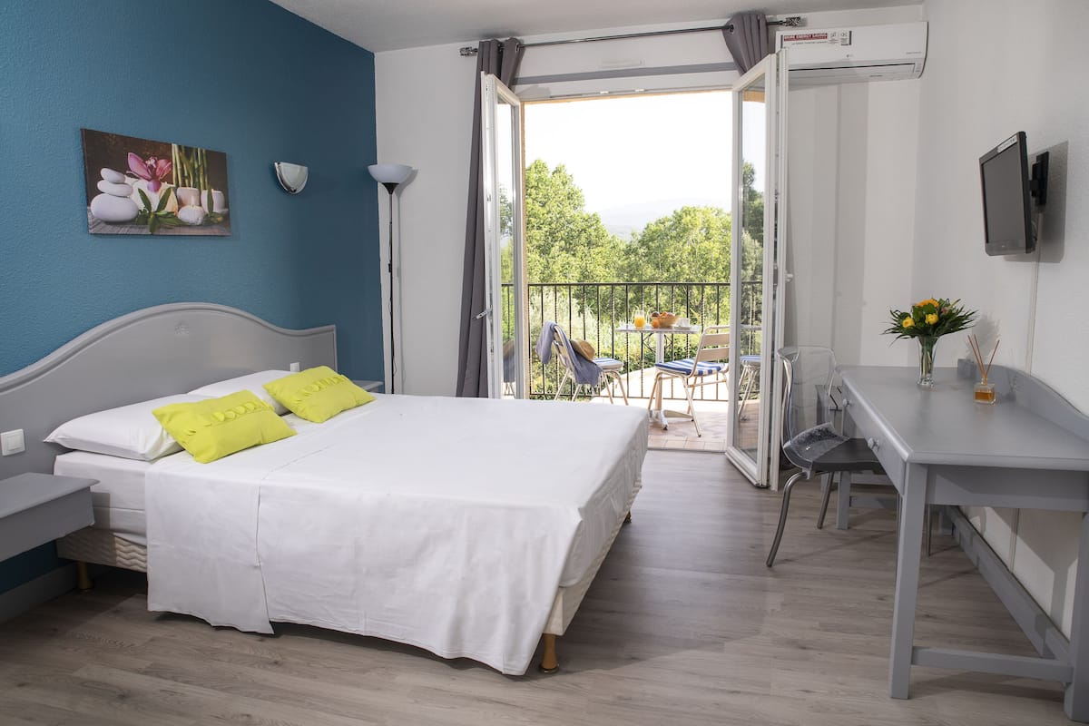 Quadruple Room | Desk, soundproofing, rollaway beds, free WiFi