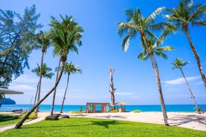 On the beach, beach towels, beach bar - Moracea by Khao Lak Resort (Takua Pa)