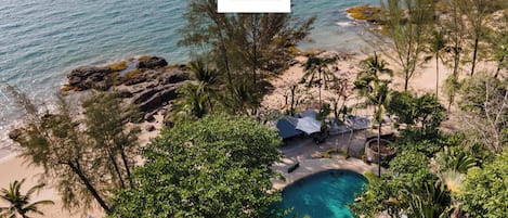 Outdoor pool, sun loungers