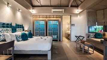 Deluxe Beach Front Bungalow | In-room safe, desk, soundproofing, free cots/infant beds