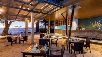 2 restaurants, breakfast, lunch, dinner served; international cuisine