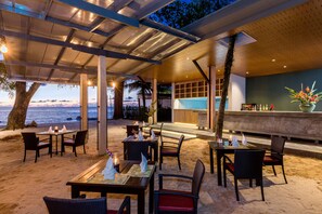 2 restaurants, breakfast, lunch, dinner served; international cuisine  - Khaolak Wanaburee Resort (Takua Pa)