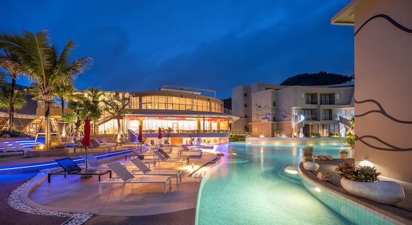 2 outdoor pools, pool umbrellas, sun loungers