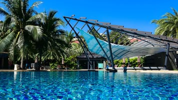 Outdoor pool, pool umbrellas, sun loungers