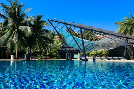 Outdoor pool, pool umbrellas, sun loungers