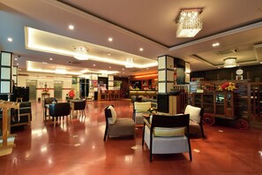 Lobby lounge - R Mar Resort and Spa (Patong)