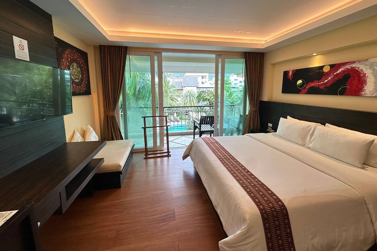 Superior Pool View Double | Kaliteli yatak takımı, minibar, odada kasa, güneşlik/perde 
