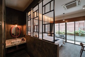 Premier Building View Twin | 浴室 | 淋浴/浴缸二合一、全浸式浴缸、名牌盥洗用品、吹風機